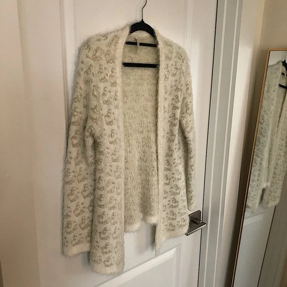 Anthropologie Raga Cassidy Eyelash Cardigan - Picture 3 of 8